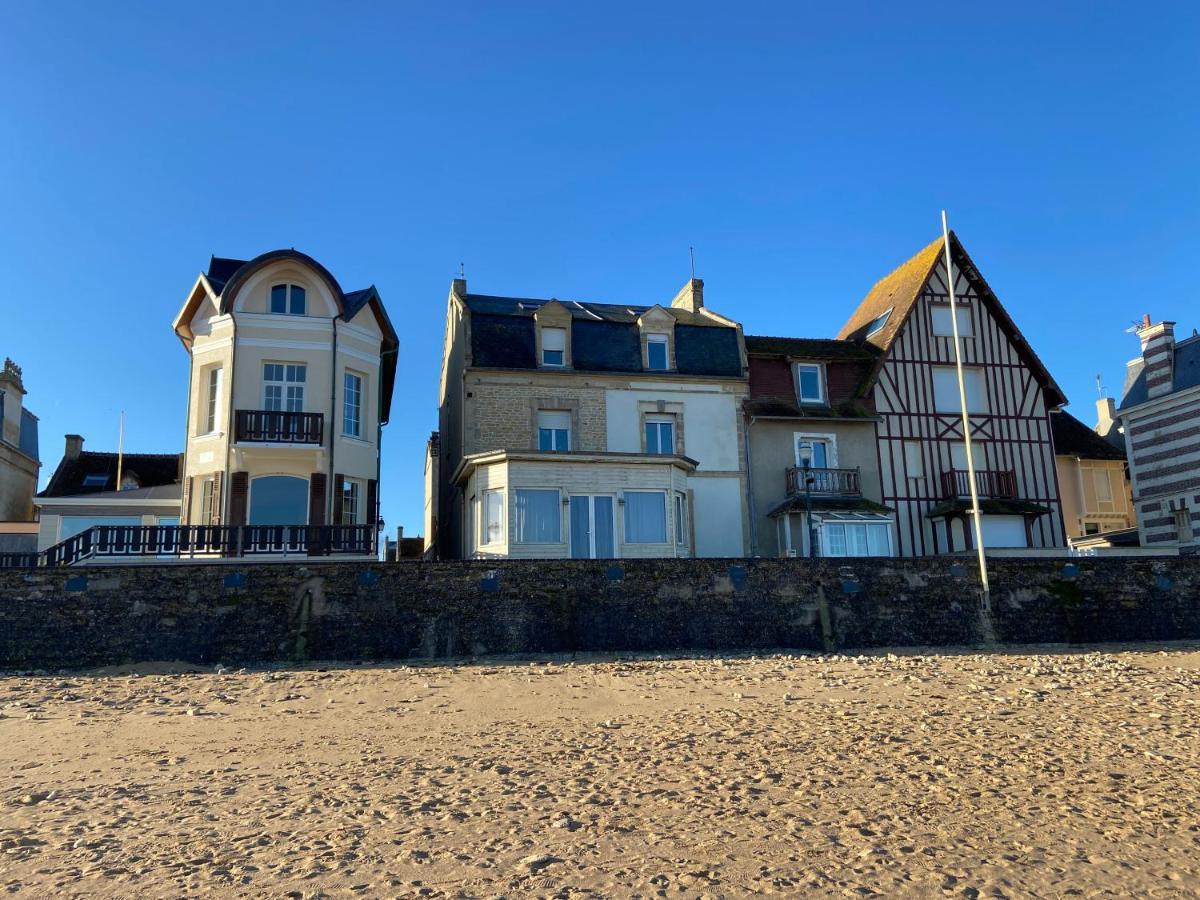 Aux Bains Des Mots Holiday home